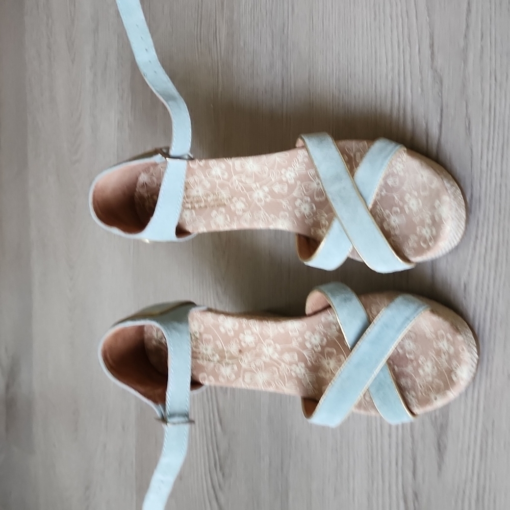 TOMS ESPADRILLES  Size 8 1/2